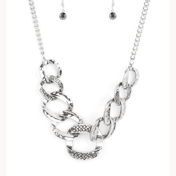 Bombshell Bling - silver necklace. NWT - Picture 3 of 3
